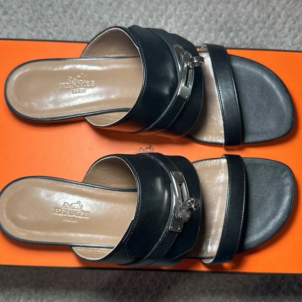 ❌SOLD❌Hermes Avenue Sandal BLACK size 39 - Picture 3 of 10